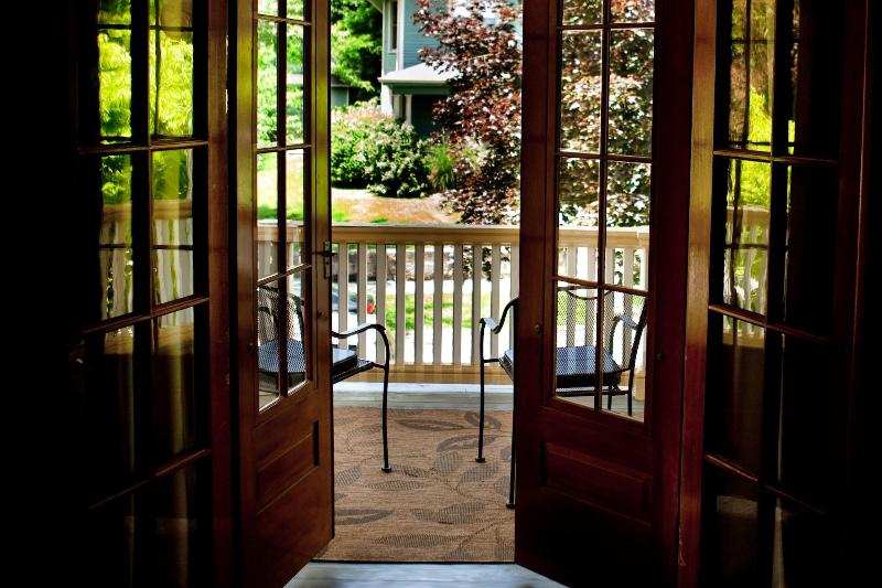 Showers Inn image