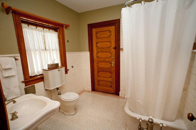 Showers Inn image