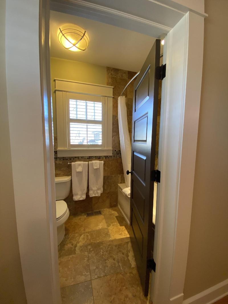 Showers Inn image