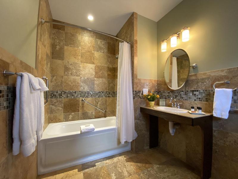 Showers Inn image