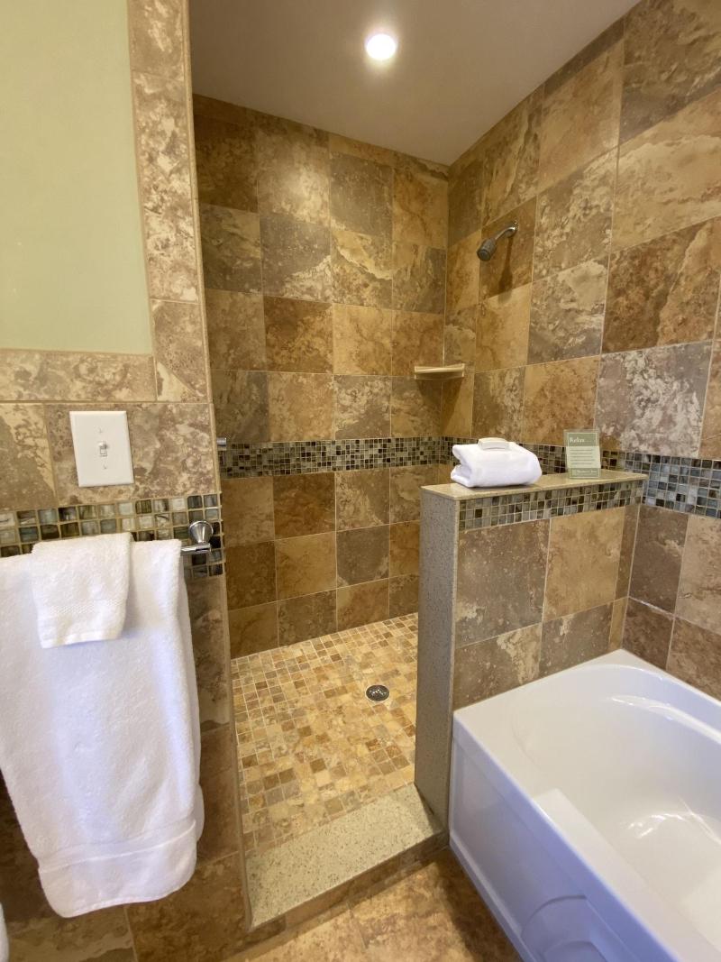 Showers Inn image
