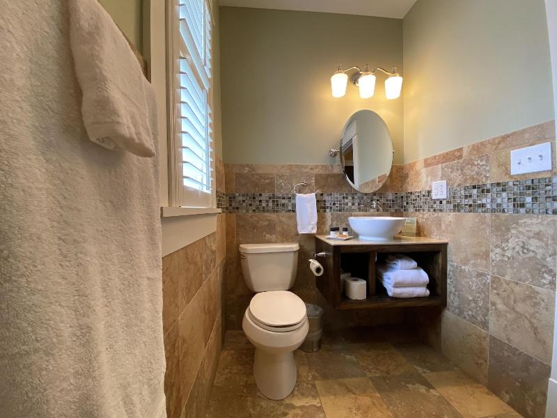 Showers Inn image