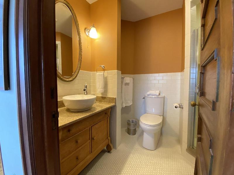 Showers Inn image