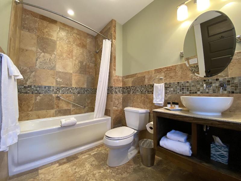 Showers Inn image