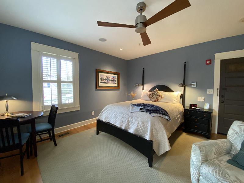 Showers Inn image