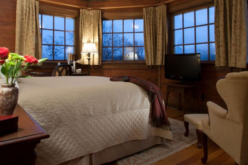 Showers Inn image
