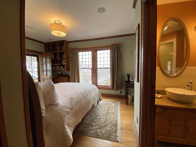 Showers Inn image