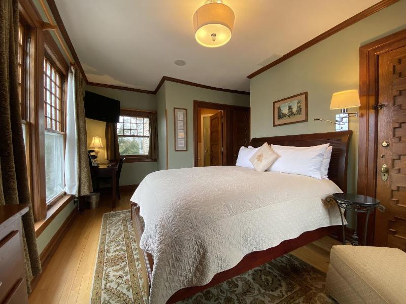 Showers Inn image