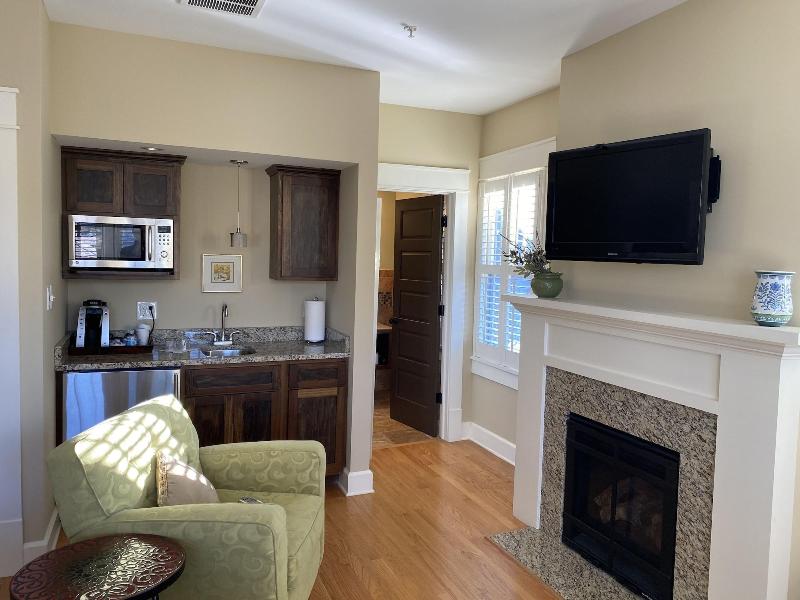 Showers Inn image