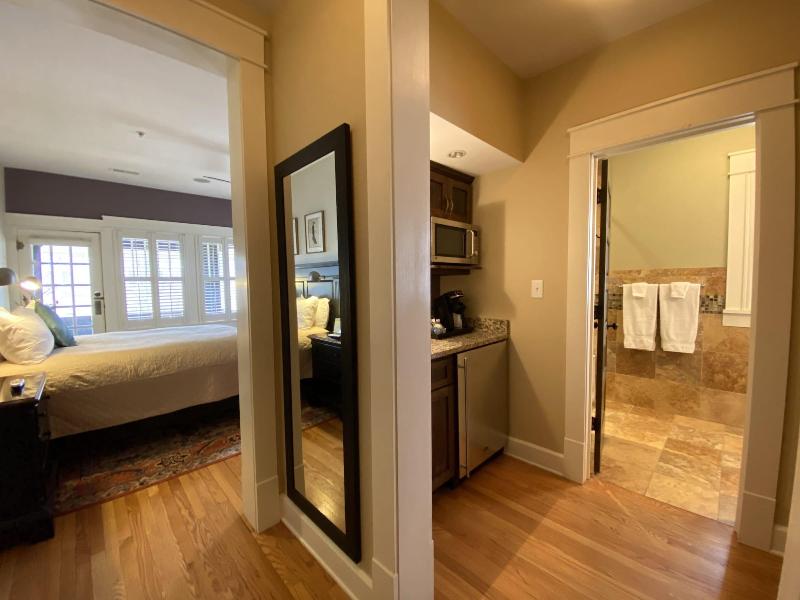 Showers Inn image