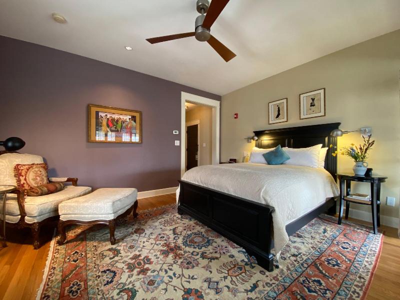 Showers Inn image