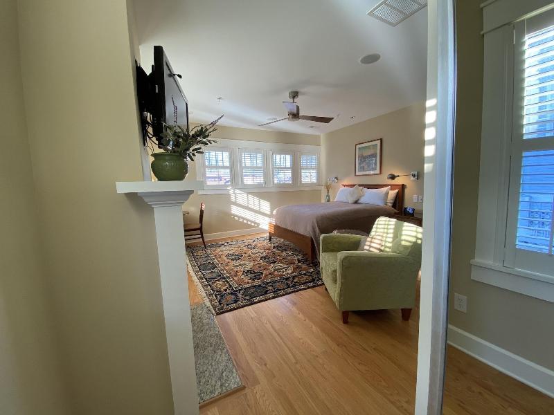 Showers Inn image