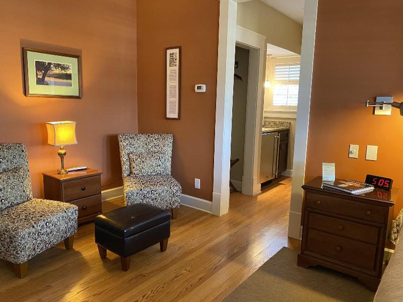 Showers Inn image