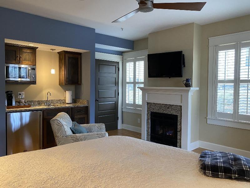 Showers Inn image