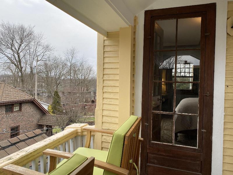 Showers Inn image