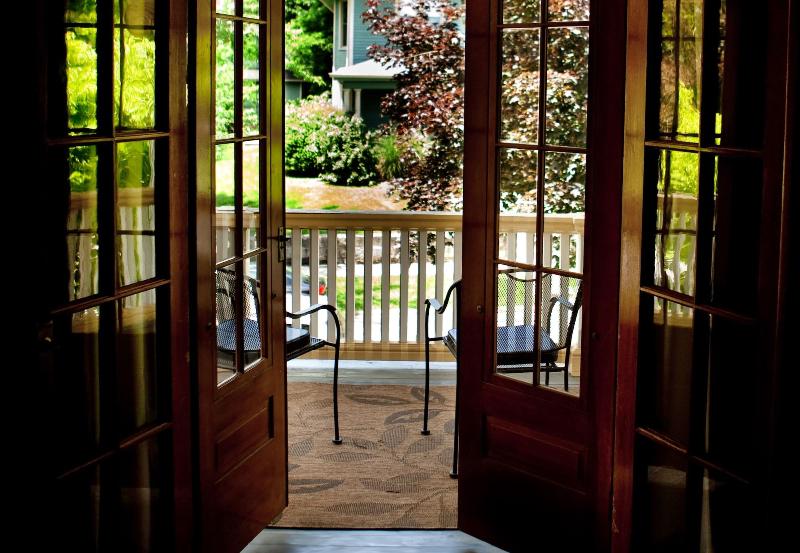 Showers Inn image