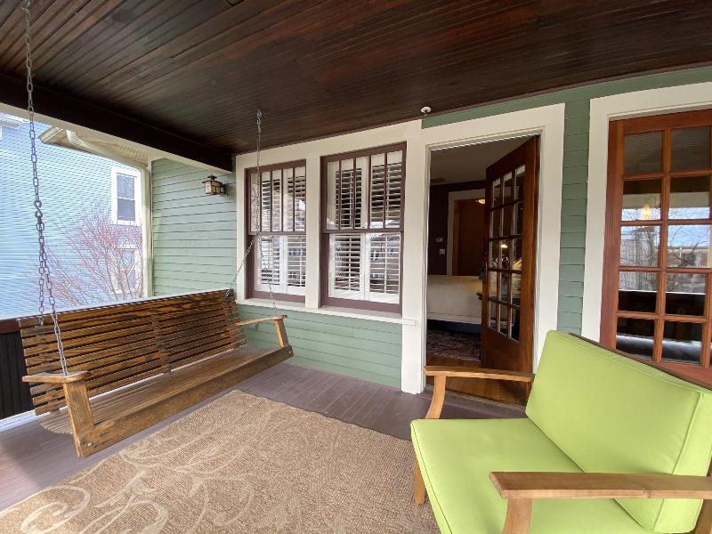 Showers Inn image