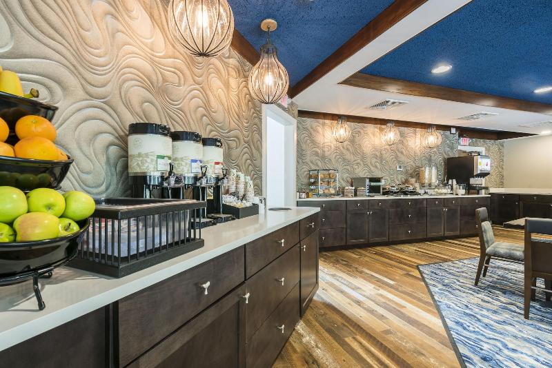 Rockport Inn And Suites image
