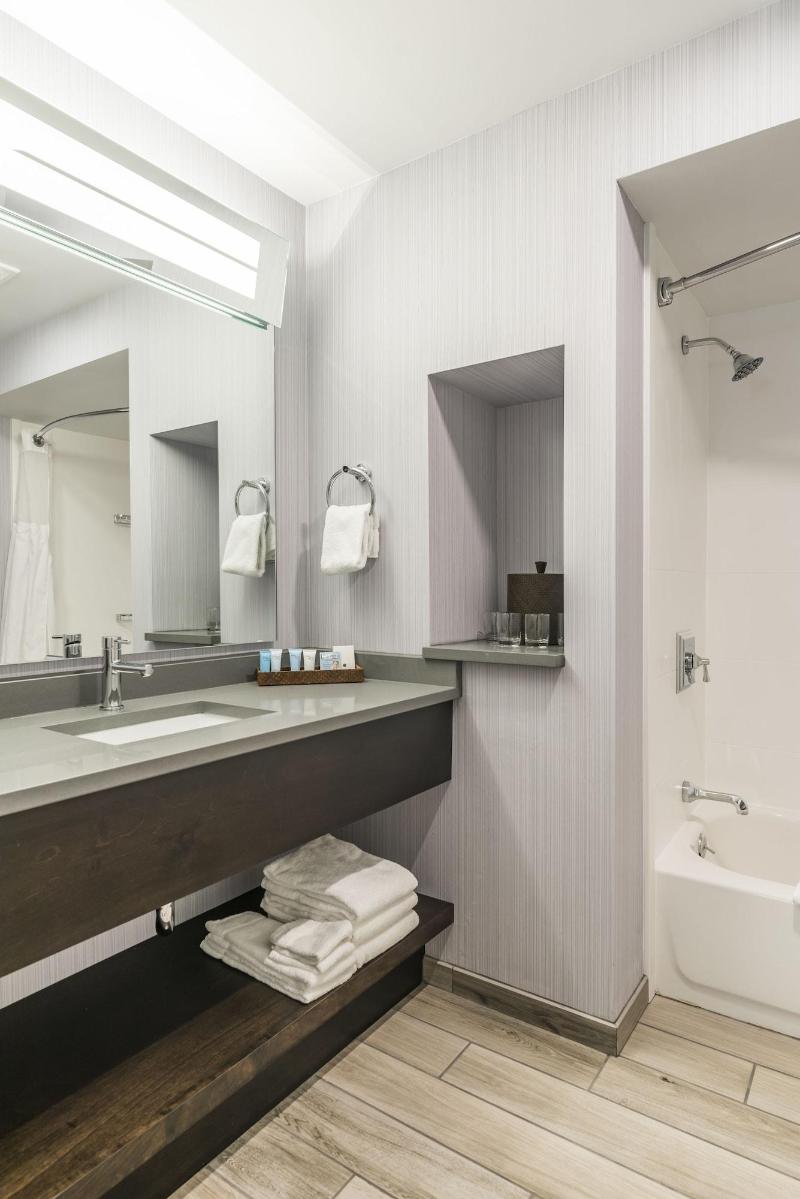 Rockport Inn And Suites image