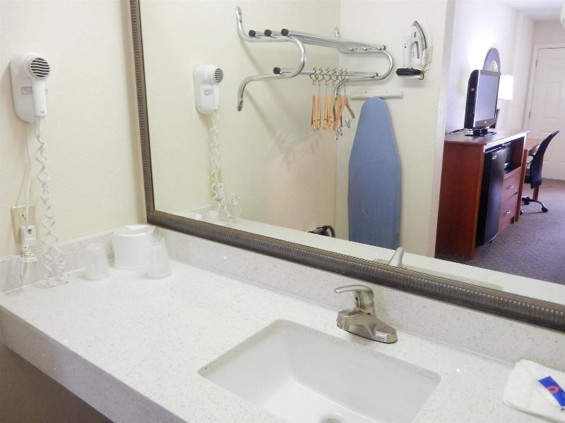 Motel 6 Luling, LA image