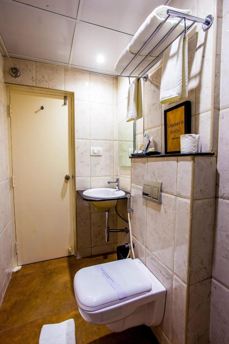 Northern Suites @ E Block image