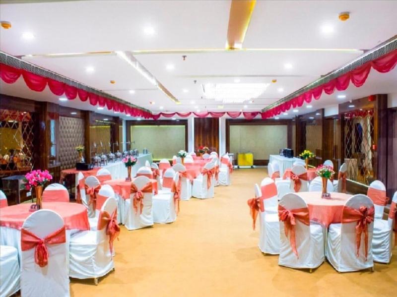 Ap Holiday Inn image