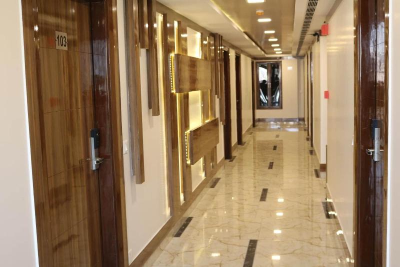 Ap Holiday Inn image