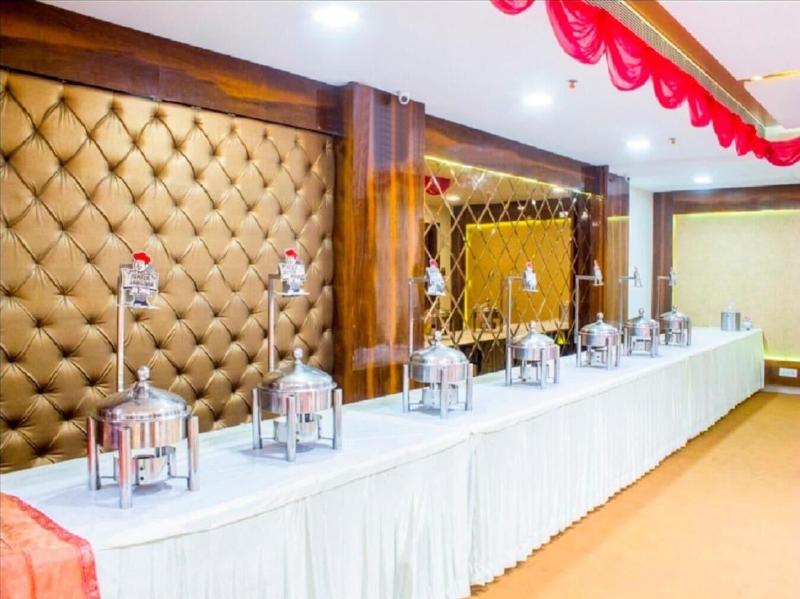 Ap Holiday Inn image