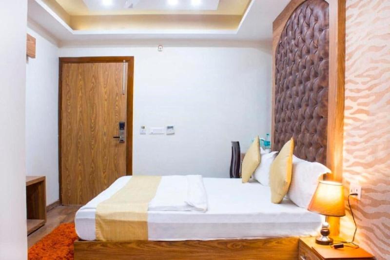 Ap Holiday Inn image