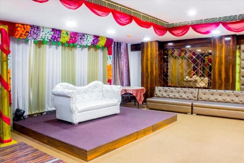 Ap Holiday Inn image