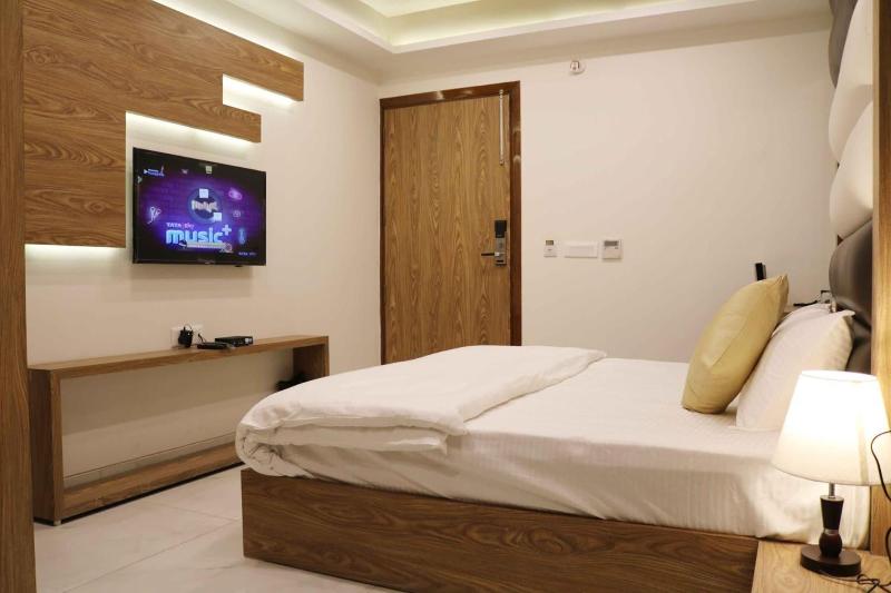 Ap Holiday Inn image