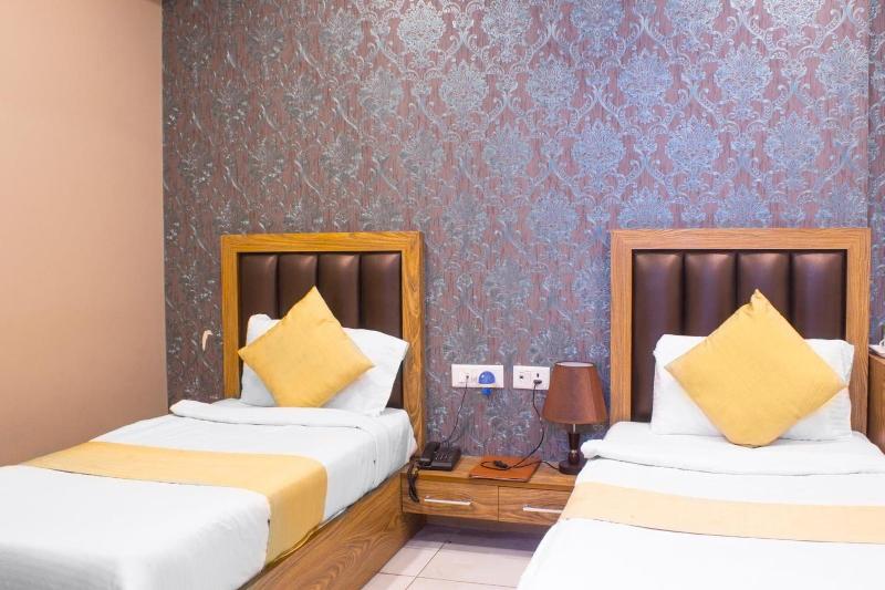 Ap Holiday Inn image