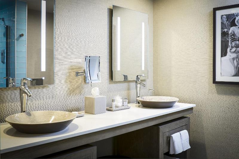 Lodge Kohler image