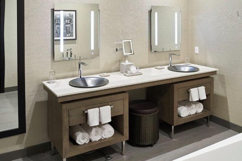 Lodge Kohler image