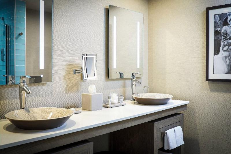 Lodge Kohler image