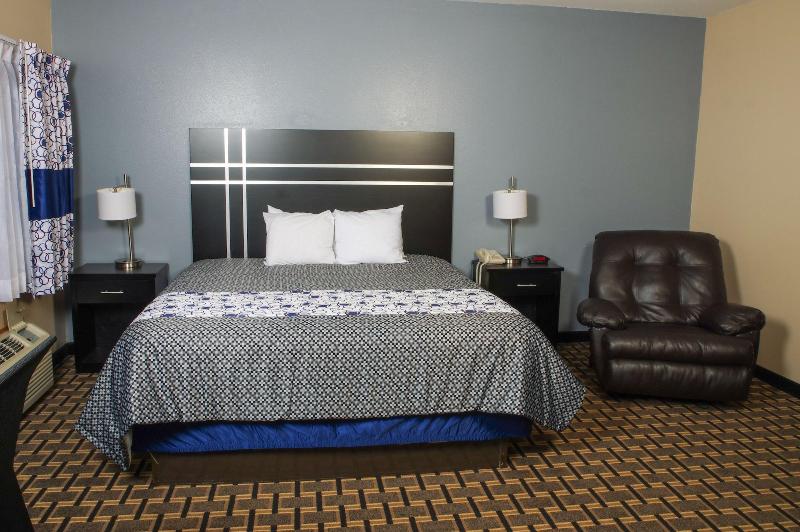 Dutch Inn And Suites image