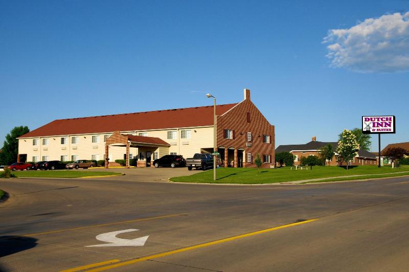 Dutch Inn And Suites image