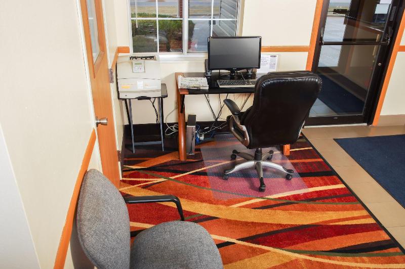 Dutch Inn And Suites image
