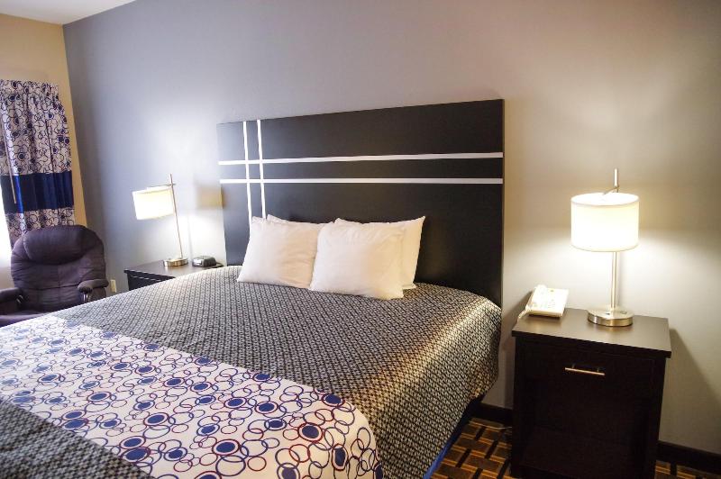 Dutch Inn And Suites image