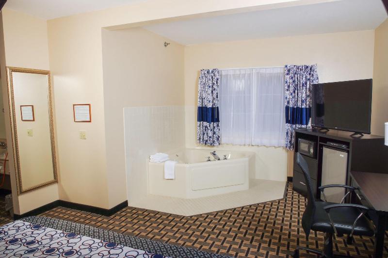 Dutch Inn And Suites image