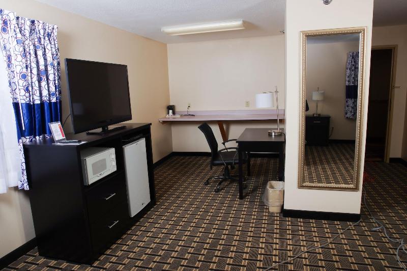 Dutch Inn And Suites image