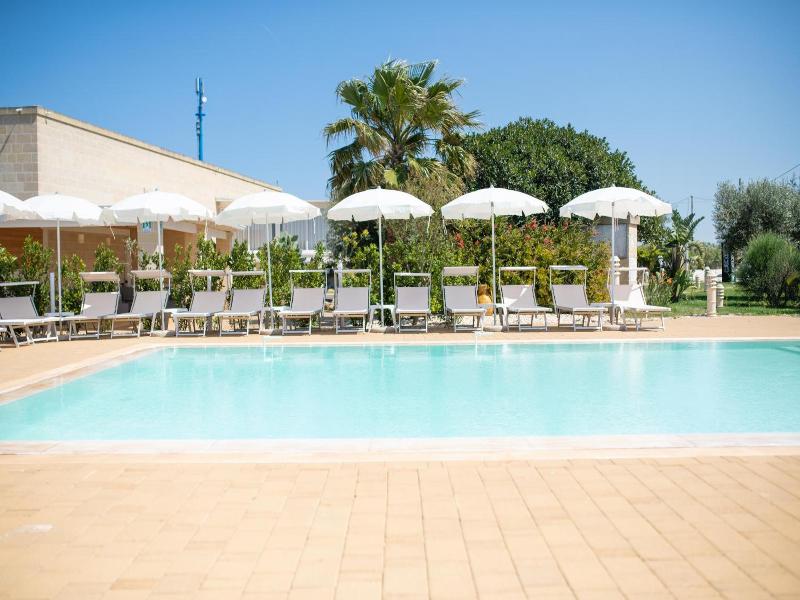 Hotel Reverse image