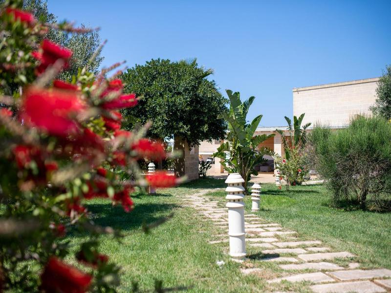 Hotel Reverse image