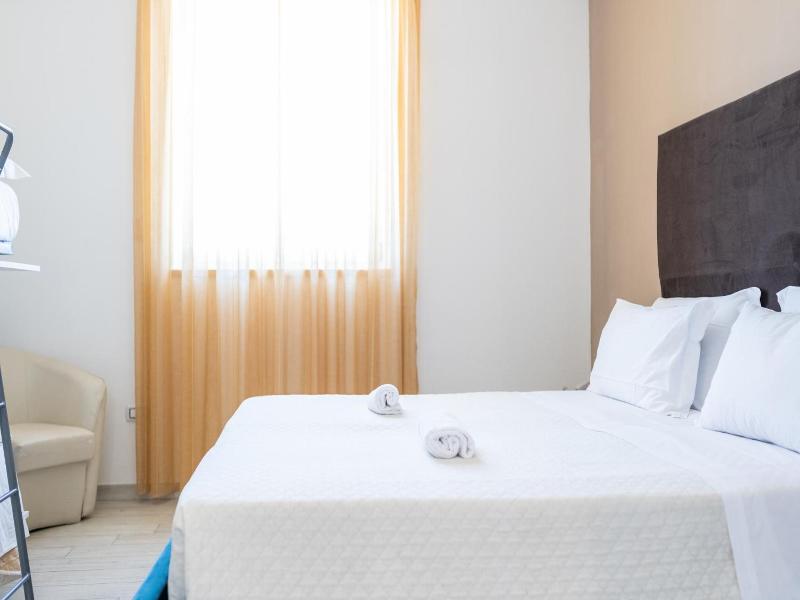 Hotel Reverse image