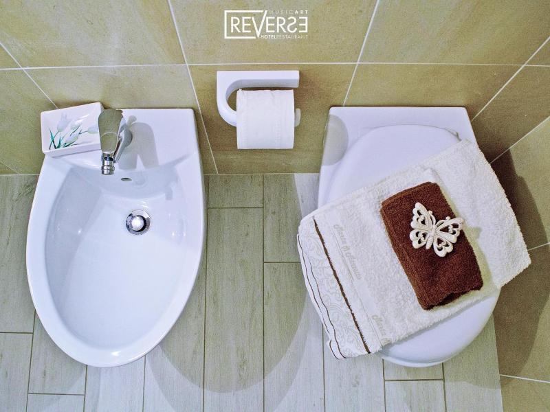 Hotel Reverse image