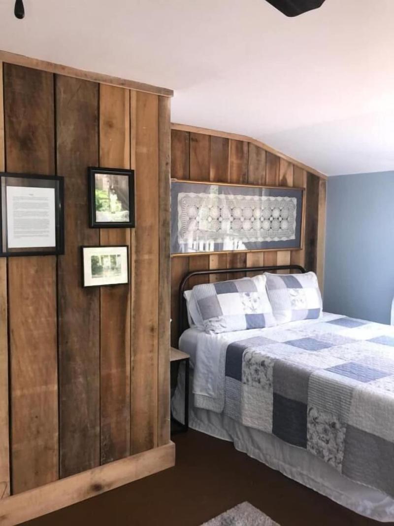 Riverboat Bed & Breakfast image