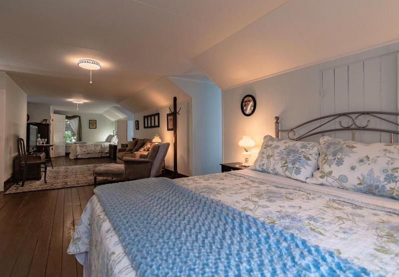 Riverboat Bed & Breakfast image
