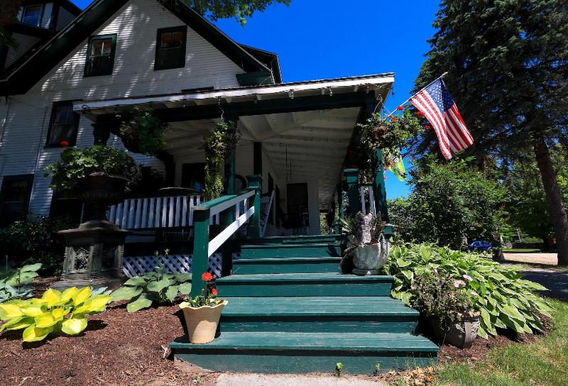 Follansbee Inn image