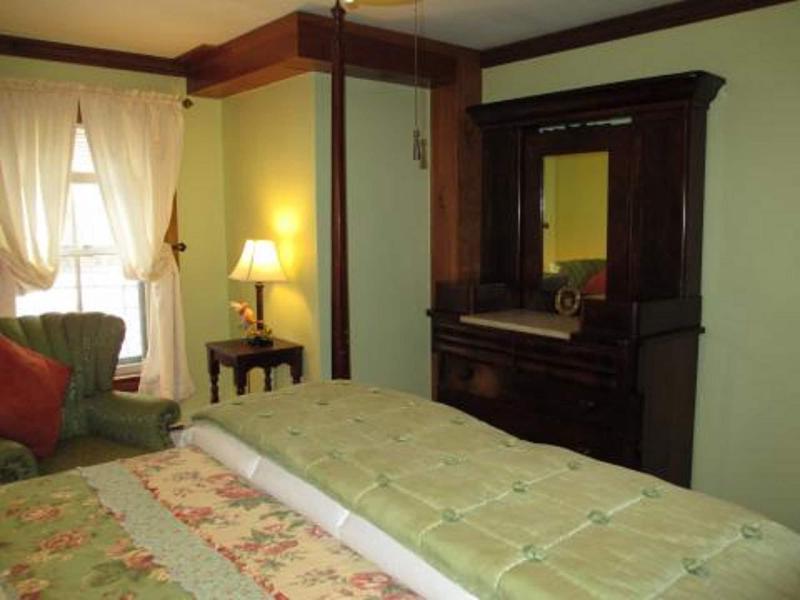 Follansbee Inn image