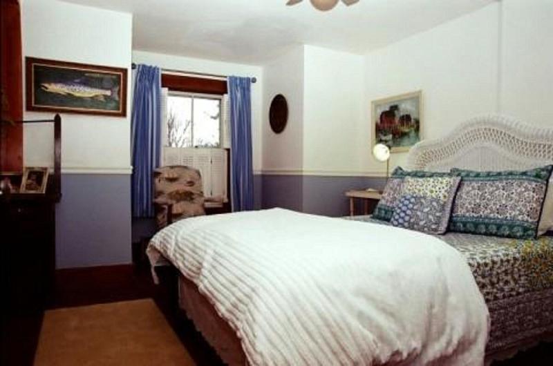 Follansbee Inn image